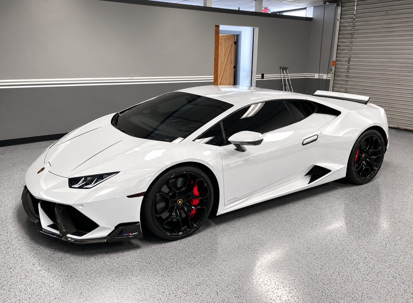 White Lamborghini Huracan LP 610-4 before its full chrome vinyl wrap